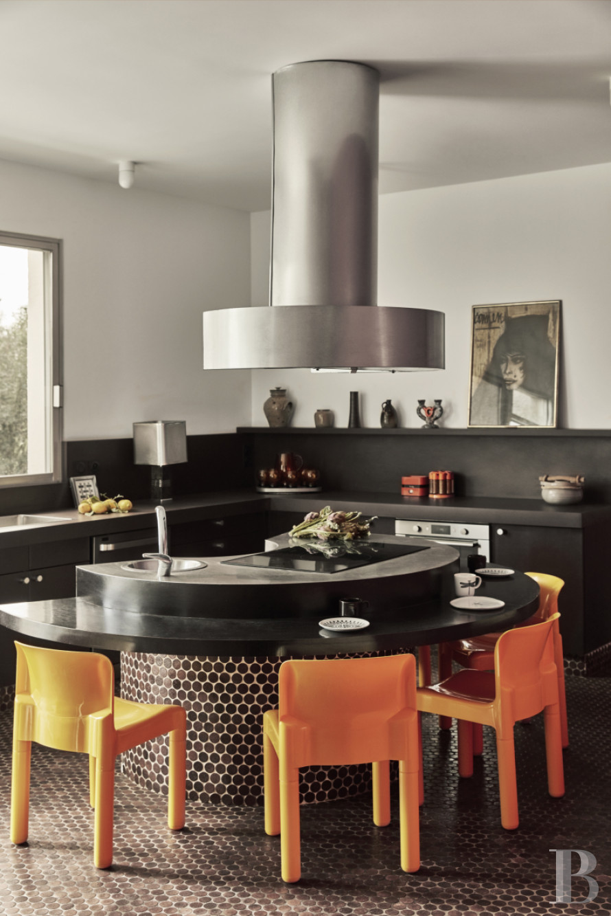 An architect-designed villa built in the 1970s near Arles, in Bouches-du-Rhône - photo  n°26